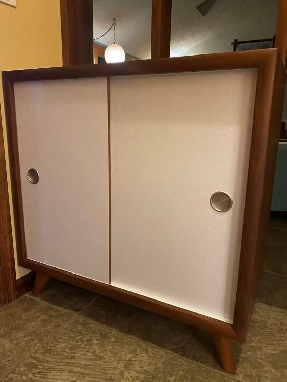 Custom cabinet in a private residence. The sliding doors of the cabinet are made with white SparkleLam™.