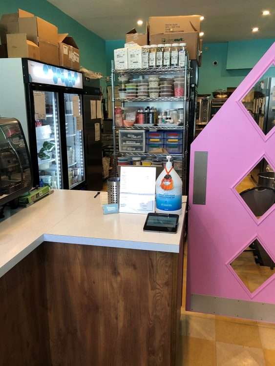 Bakery in Philadelphia, Pennsylvanie. Countertops in White SparkleLam™.